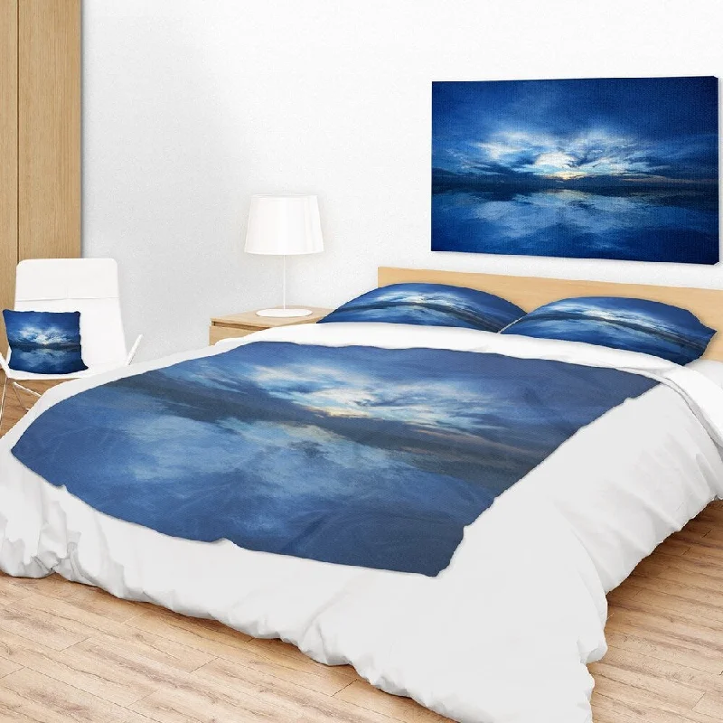 Designart 'Blue Waters and Blue Sky Sunset' Modern Seascape Throw Blanket