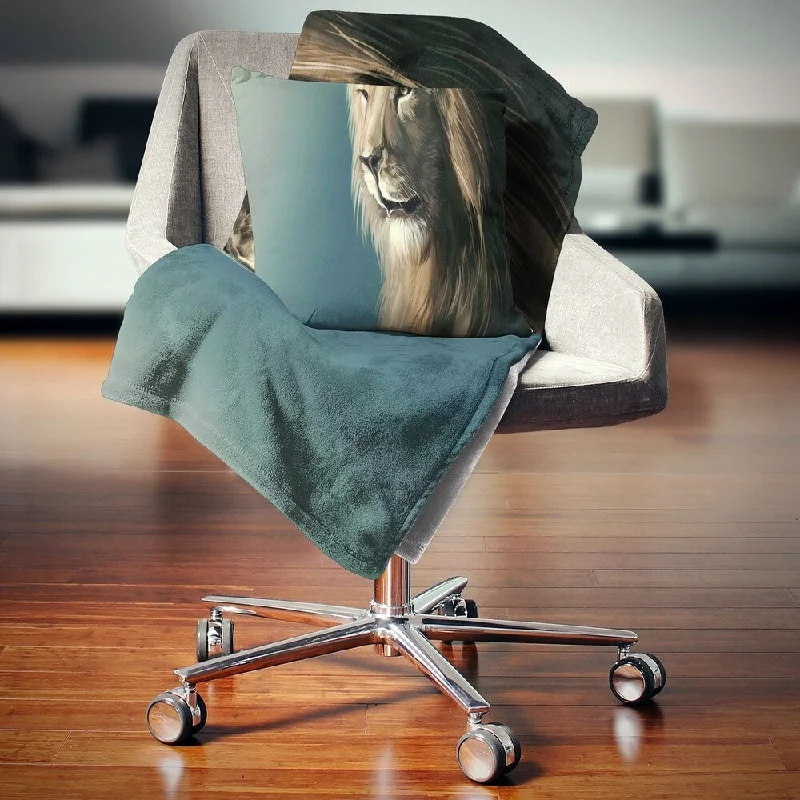 Designart 'Lion with Serious Look' Animal Throw Blanket