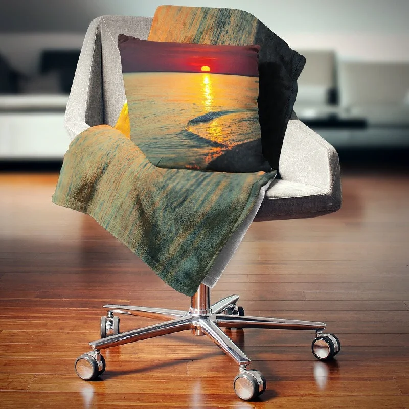 Designart 'Setting Sun Giving Color to Waters' Modern Beach Throw Blanket